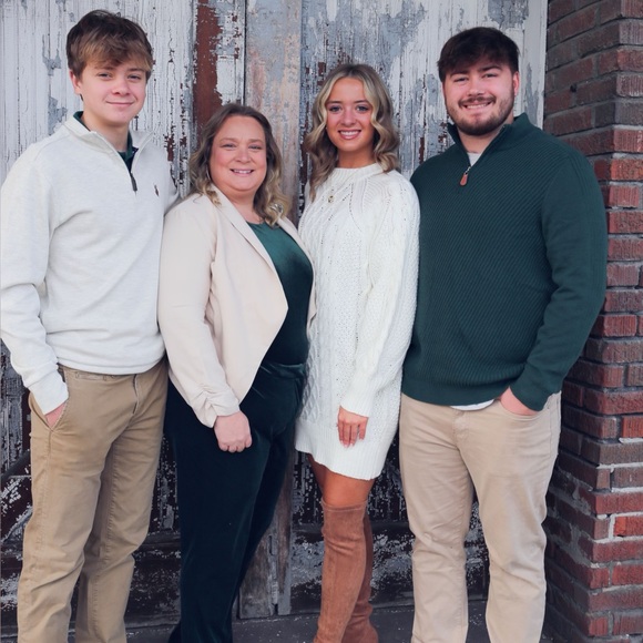 Meet your Posher, Tara - Picture 2 of 4